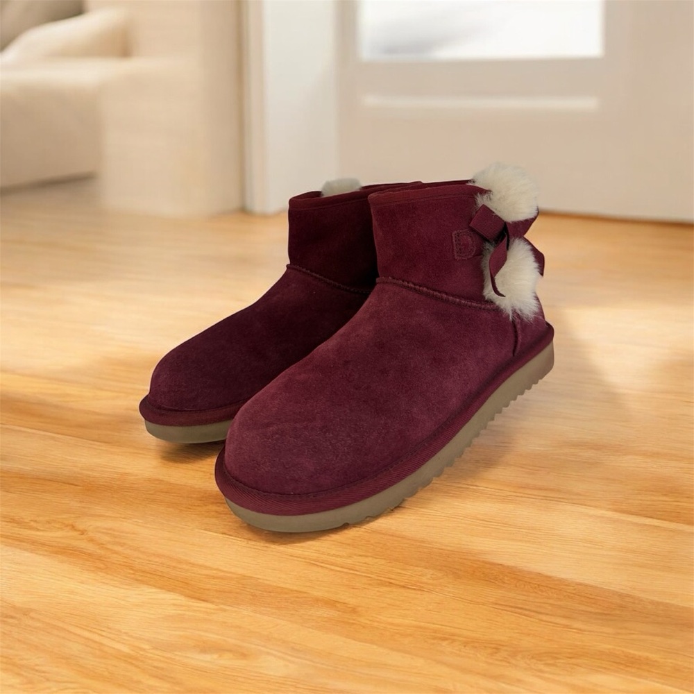 Koolaburra by UGG Burgundy Suede Bow Pom Ankle Boots W6